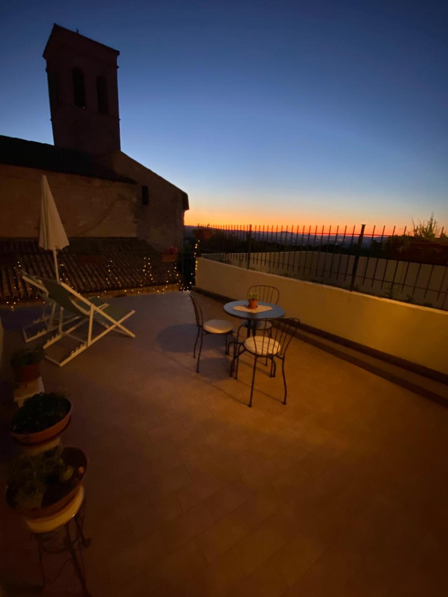 App. Con Terrazza Panoramica In Centro-מונטפאלקו מראה חיצוני תמונה