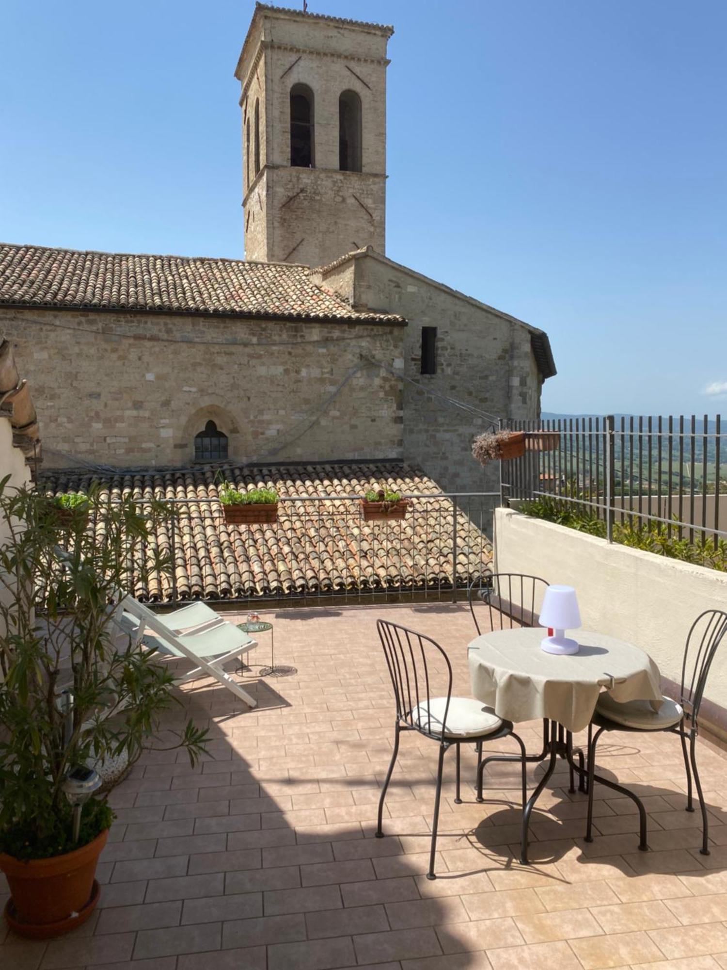 App. Con Terrazza Panoramica In Centro-מונטפאלקו מראה חיצוני תמונה